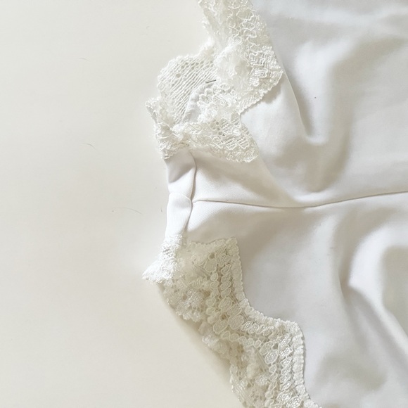Women's White Lace Trim Shorts - Picture 3 of 9